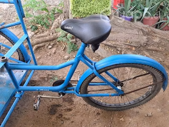 Triciclo de carga en excelente estado
