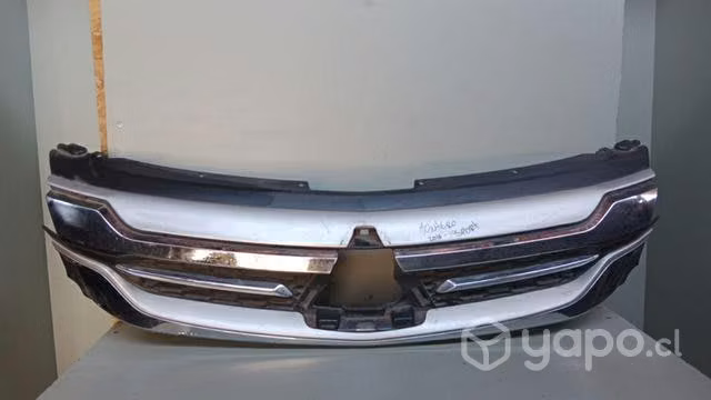 Mascara Mitsubishi montero dmg repuestos 28.89