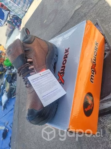 Zapatos de seguridad y guantes antichoc