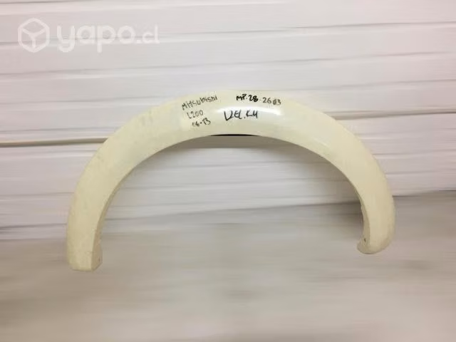 Moldura de rueda delanter lh mitsubishi l200 06-13