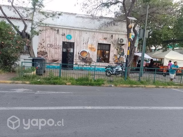 Vendo local en Avenida Italia con Sucre