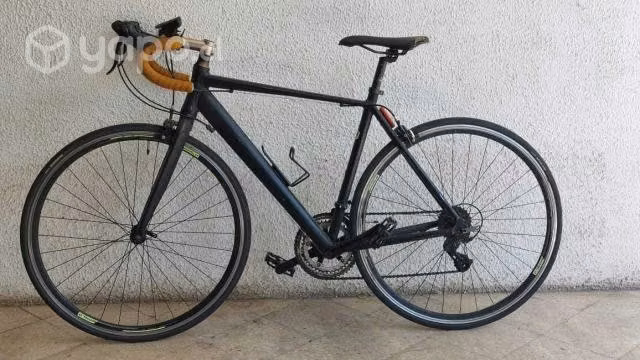 Bicicleta de ruta aro 700 / 7 velocidades negra