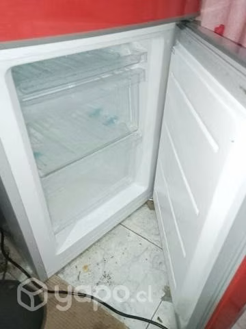 Refrigerador MIDEA rojo - Imagen 3