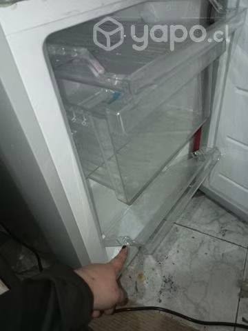 Refrigerador MIDEA rojo - Imagen 2