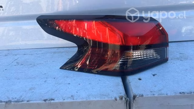 Nissan versa foco izquierdo (19-23)