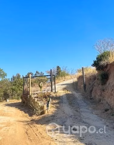 Parcela con vivienda, quincho y piscina