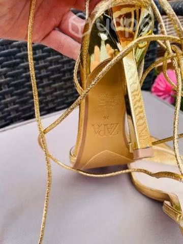 Sandalias Zara nuevas doradas talla 36