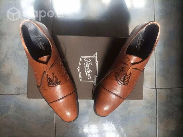 Calzado casi nuevo de cuero fashion 40