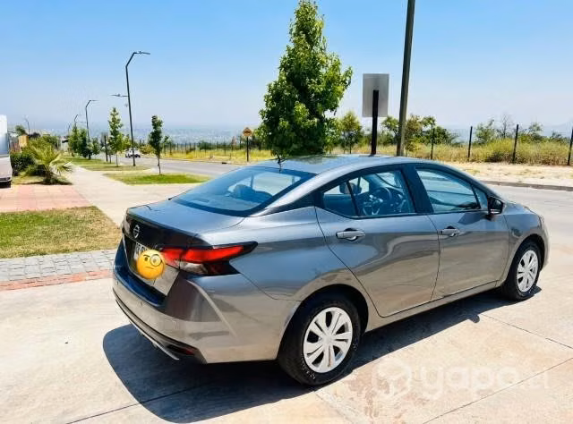 Nissan versa 2022