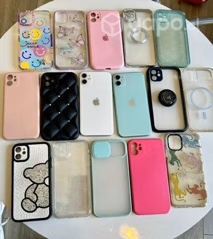 Iphone 11 con 7 carcasas a elección