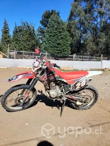 Se vende moto crf 230f