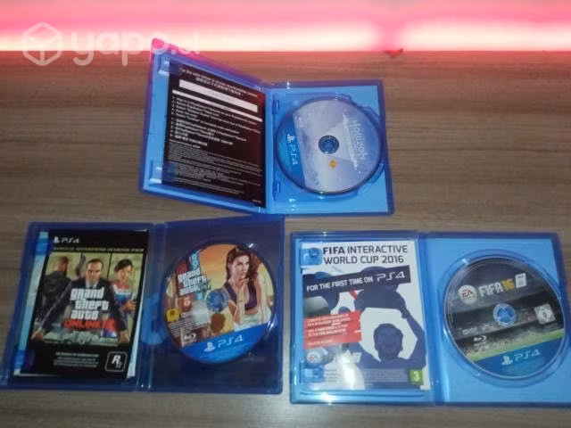 PS4 con 1 mando y 4 juegos
