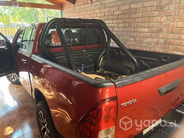 Se vende TOYOTA HILUX 2018