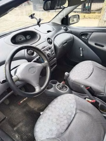 Toyota yaris 2002