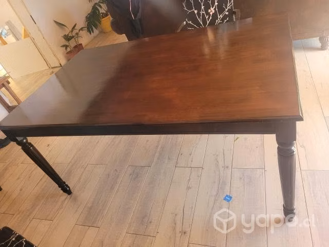 Mesa de comedor sin sillas