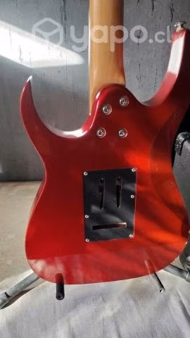 Guitarra Ibanez Gio GRXB55 con amplificador 10w