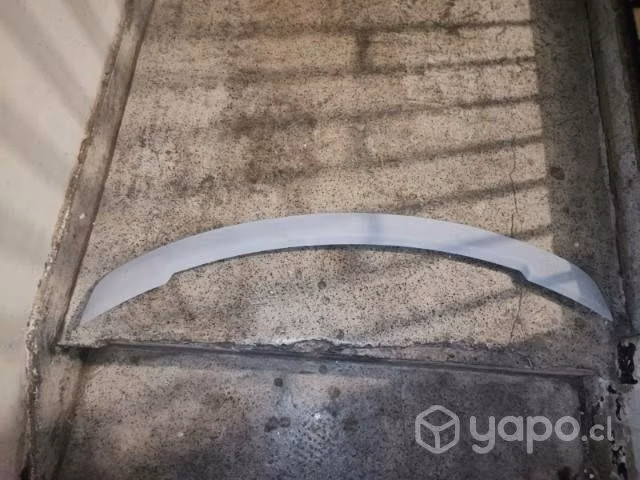 Spoiler tipo lip para Yaris sedan 2014-2018.