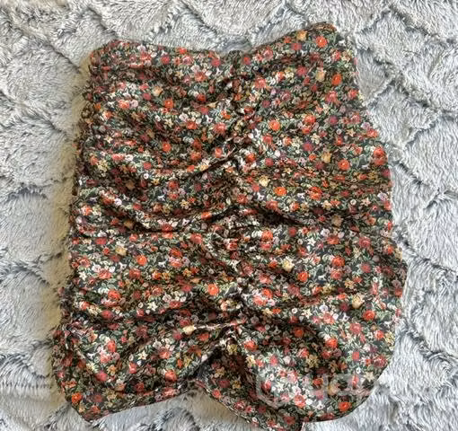 Falda Zara satinada M semi nueva, 1 uso
