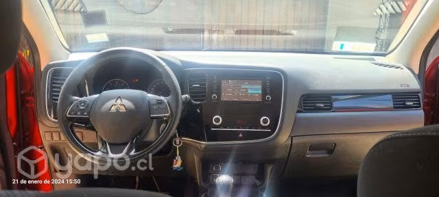 Vendo camioneta mitsubishi outlander año 2022