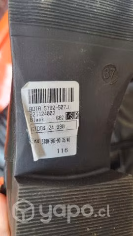 Botas negras nuevas