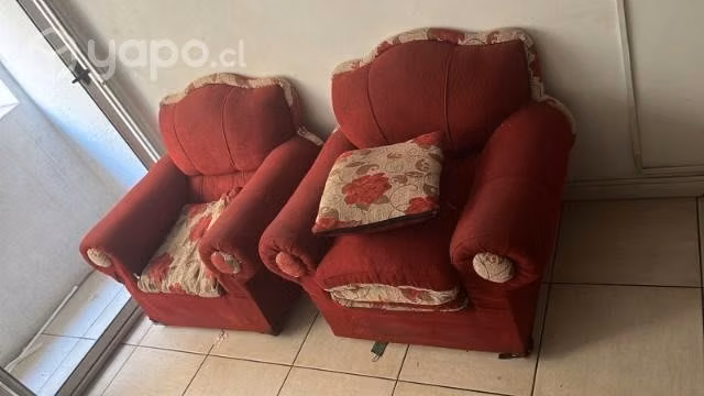 Se regalan salones, mesa y colchón urgente retirar