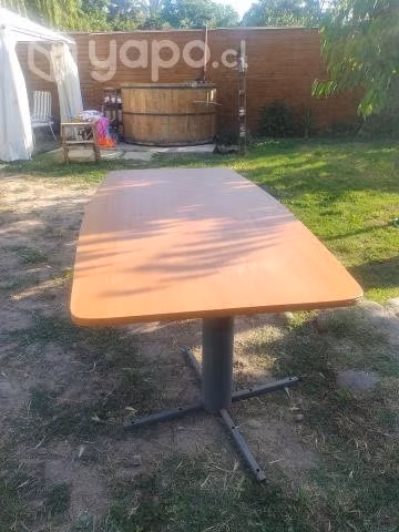 Excelente mesa comedor, mínimos detalles