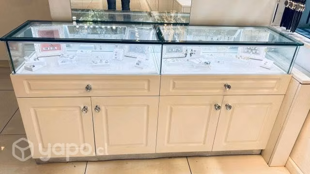 Exhibidor con luces y cristales