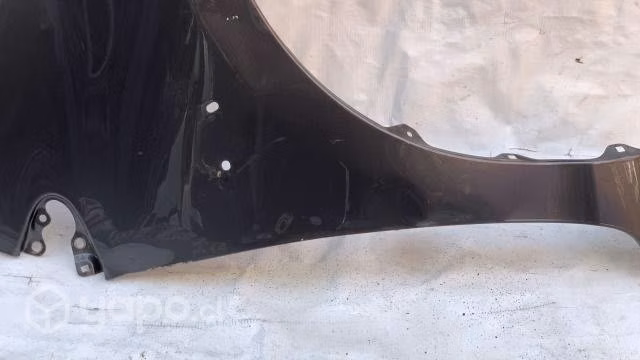 Tapabarro derecho Toyota Prius C