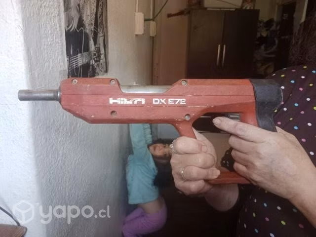 Maquina de clavos hilti