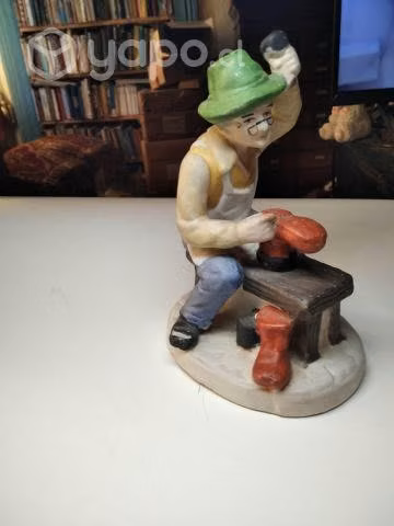 Figura decorativa antigua de ceramica italiana