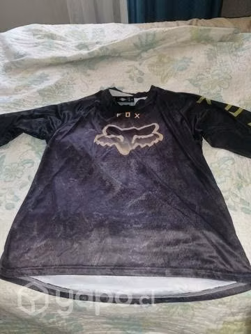 Polera estampado fox