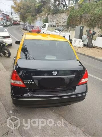 Taxi Nissan tiida con derechos vigentes