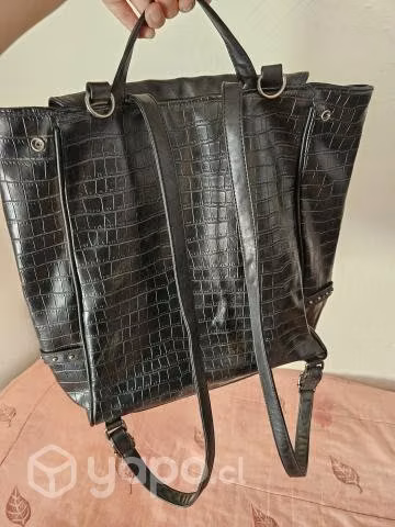 Mochila negra de cuero sintético - Imagen 2
