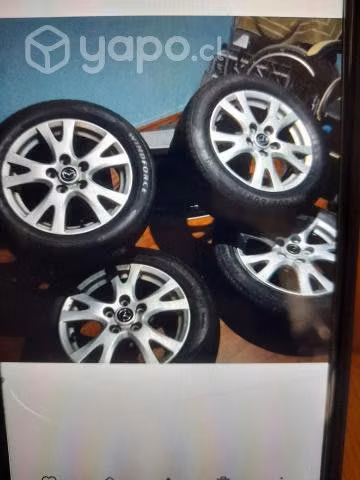Llantas Mazda con neumáticos