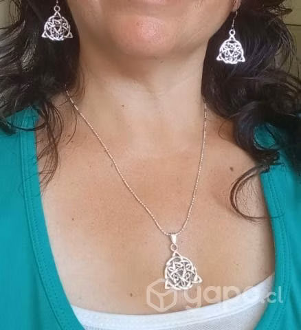 Aros y medalla Nudo de Bruja