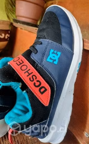Zapatillas niño DC número 35 excelente estado