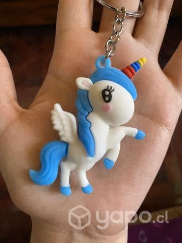 Llavero de unicornio con alas