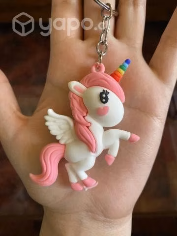 Llavero de unicornio con alas