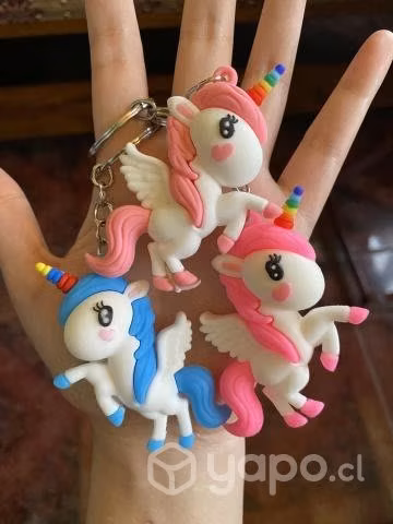 Llavero de unicornio con alas