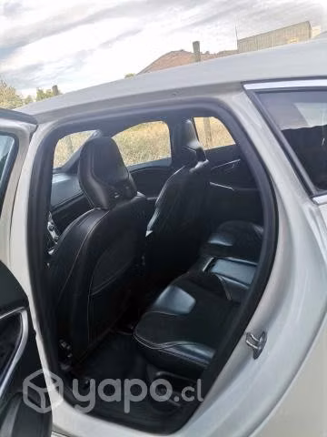VOLVO V40 2016 T4 R-Design