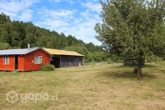 Terreno con cabaña, casa, local comercial y galpón