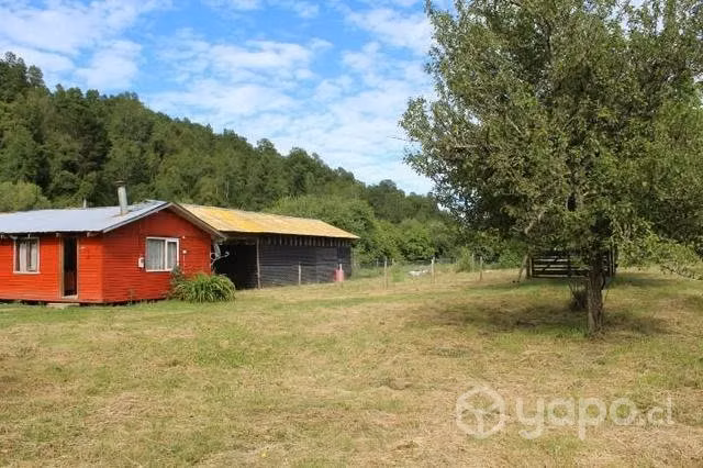 Terreno con cabaña, casa, local comercial y galpón