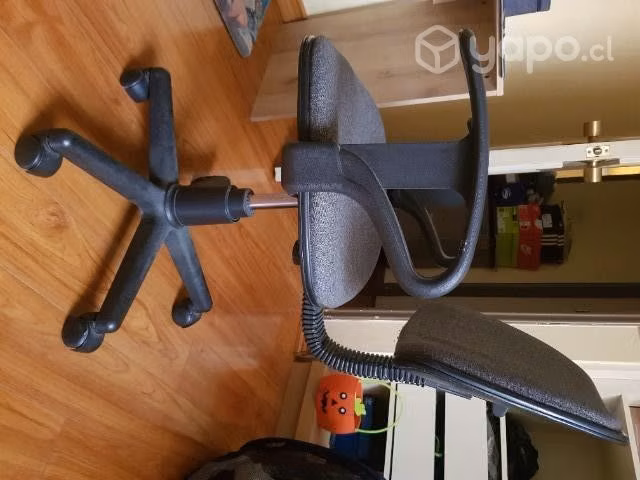 Silla de escritorio con ruedas