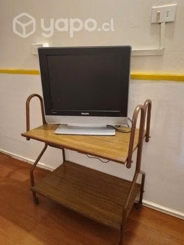 Permuto tv. Y mesa por licuadora usada en buen es