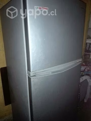 Cama dos plazas y refrigerador - Imagen 4
