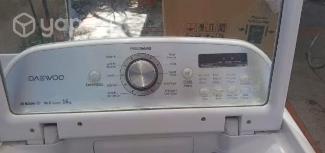 Lavadora marca DAEWOO 16 kg. de carga automatica