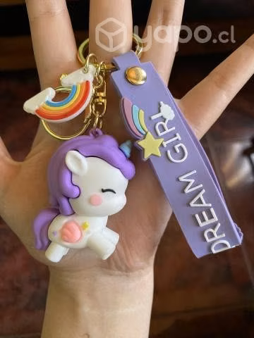 Llavero de unicornio con arcoíris en morado y rosa