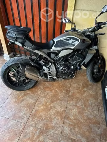 Moto CB 1000 R, único dueño