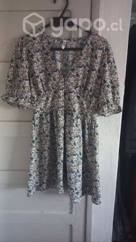 Vestido corto en buen estado - Imagen 2