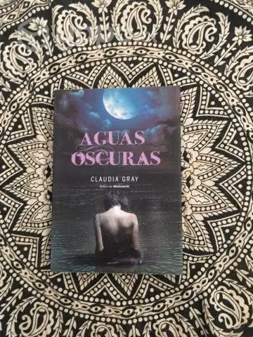 Aguas Oscuras - Claudia Gray